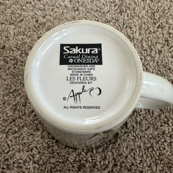 Oneida Sakura stoneware mug. Les Fleur design of a tulip. - Picture 4 of 5